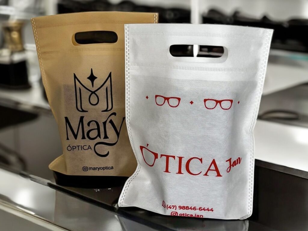 Sacolas personalizadas para óticas mostram como agregar valor ao produto usando embalagens que protegem, divulgam e reforçam a marca.