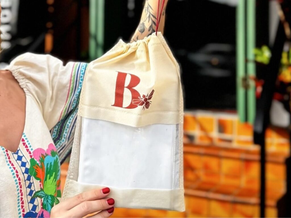 A embalagem personalizada com design exclusivo destaca como agregar valor ao produto usando embalagens que unem estética, praticidade e marca.