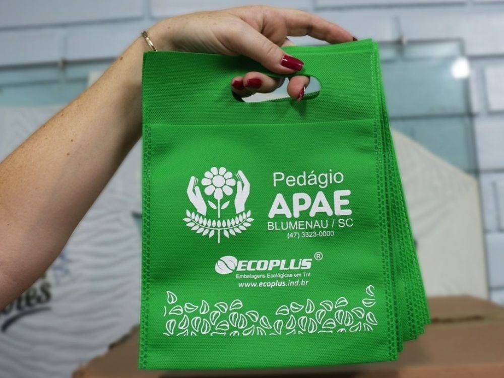 Sacola ecológica personalizada para eventos beneficentes, ótima opção entre as Ideias de brindes para confraternização de empresa.