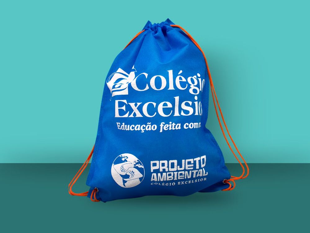 Mochila saco em TNT personalizada para instituições, modelo utilizado para entender Qual o melhor tecido para mochila promocional